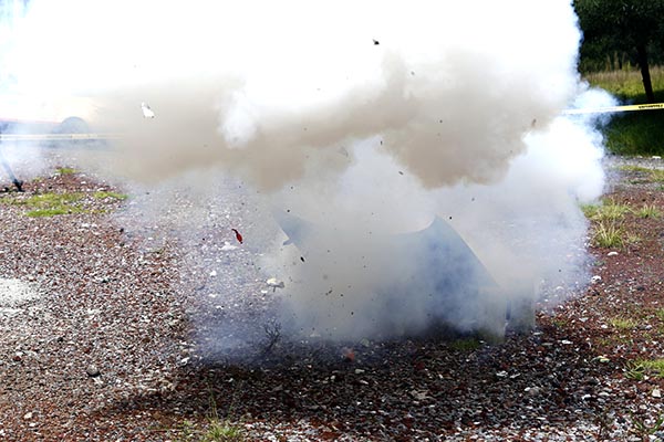 Hombre pierde las manos por explosión de cohetes