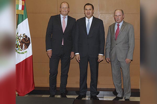 Se reúne RMV con el vicepresidente de relaciones corporativas de VW