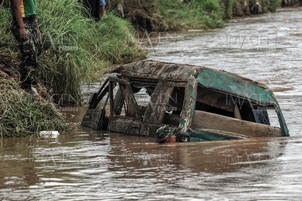 Inundaciones y aludes de tierra dejan 36 muertos y 22 desaparecidos en Indonesia