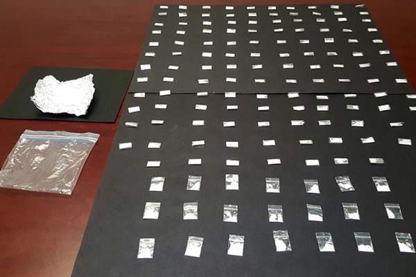 Aseguran a narcomenudista con más de 140 dosis de cocaína