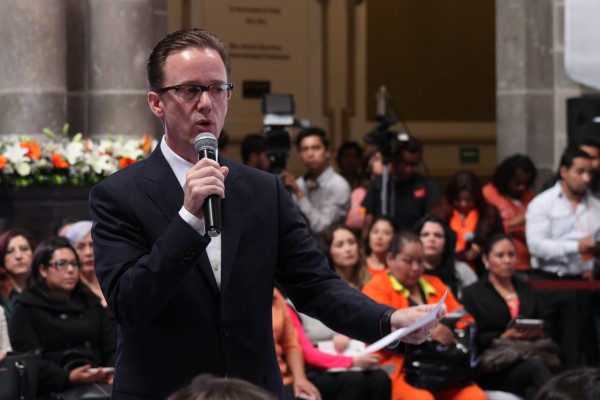 Alcalde Banck avala parquímetros en Puebla