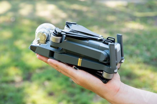 Lanzan dron capaz de doblarse y tamaño como una fablet