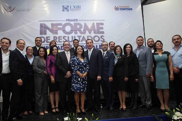 RMV asiste al informe de diputados federales por Baja California