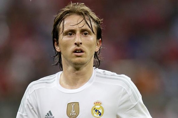 Mediocampista Luka Modric extiende contrato con Real Madrid hasta 2020