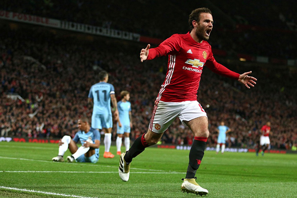 Manchester United elimina al City y avanza en la Capital One Cup