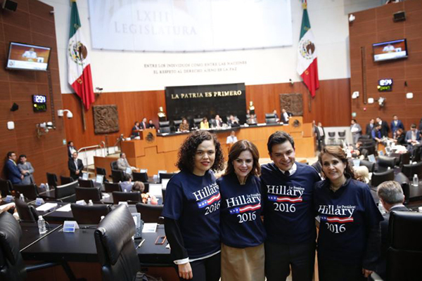 Senadores apoyan a Clinton y los llaman "pedazos de animales"