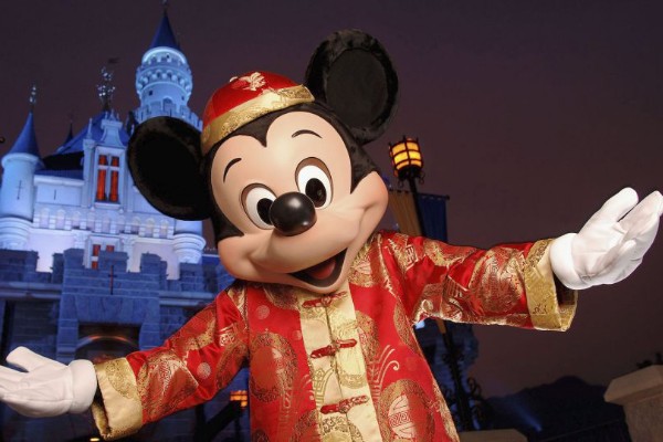 Mickey Mouse festeja cumpleaños con un viaje por el mundo