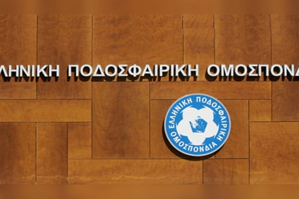 Suspenden futbol en Grecia por ataque a presidente de arbitraje