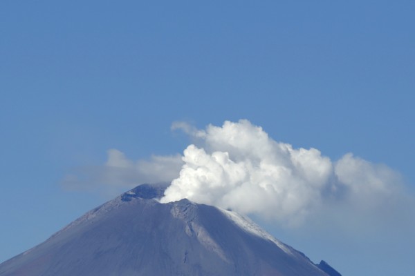 Volcán Popocatépetl emite 226 fumarolas de baja intensidad