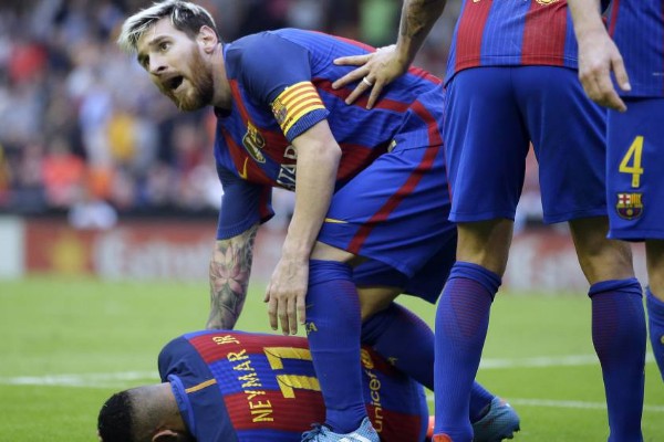 Aficionado de Valencia es multado por “botellazo” a Neymar