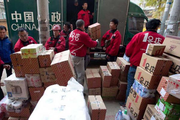 Mensajeros chinos entregan 251 millones de paquetes en Día de los Solteros