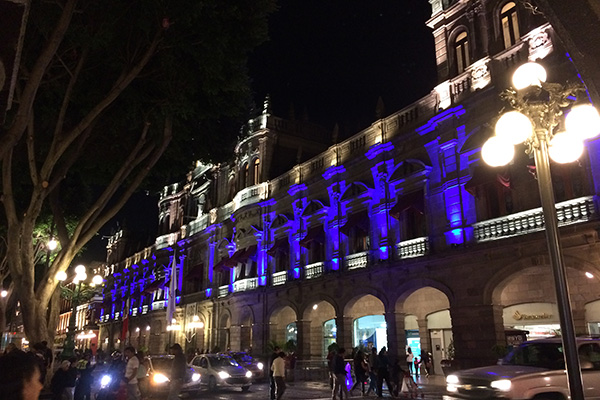 Palacio Municipal se ilumina de azul por el Día Mundial de la Diabetes