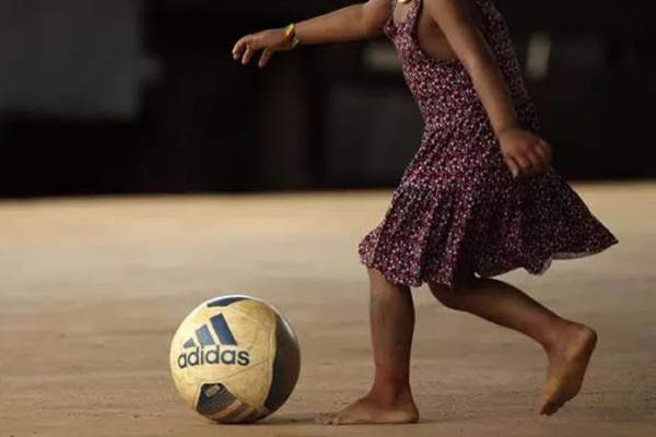 Niña de 5 años muere al jugar con un “balón bomba”