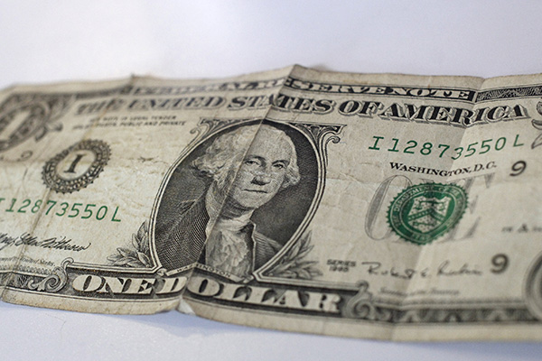 Dólar gana 27 centavos, abre en $21.01 a la venta en bancos