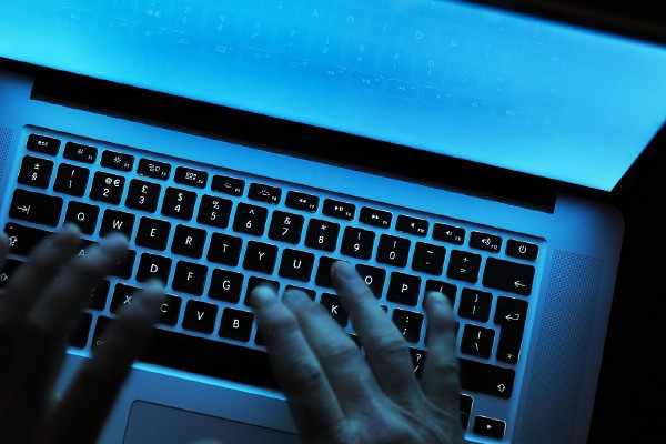 UE contempla usar hackers para combatir tráfico de drogas por Internet