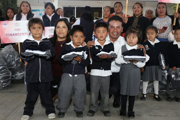 Entrega Paisano 1,132 uniformes a escolares sanandreseños