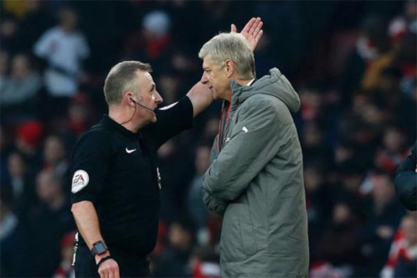 Técnico de Arsenal es acusado de “conducta impropia” en liga inglesa