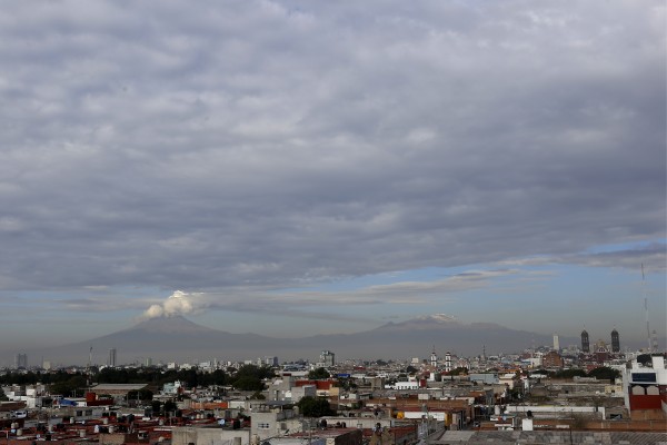 Volcán Popocatépetl emite 50 exhalaciones de baja intensidad
