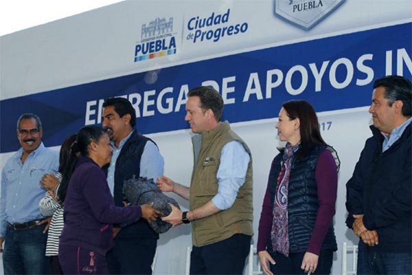 Ayuntamiento continúa con la entrega de apoyos invernales