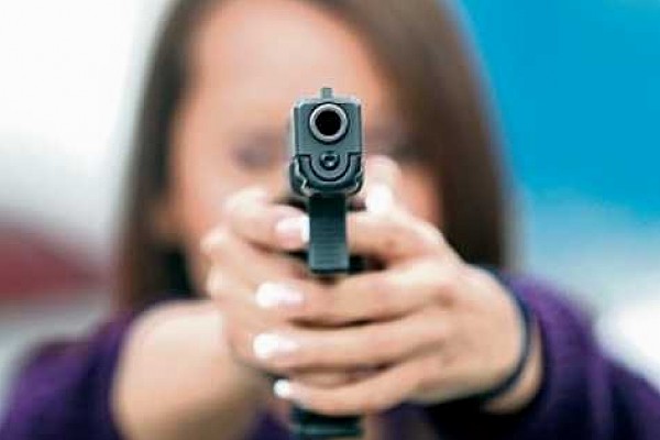 Mujer embarazada intenta robar banco en Texas