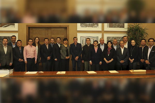 Se reúne Tony Gali con integrantes de su gabinete