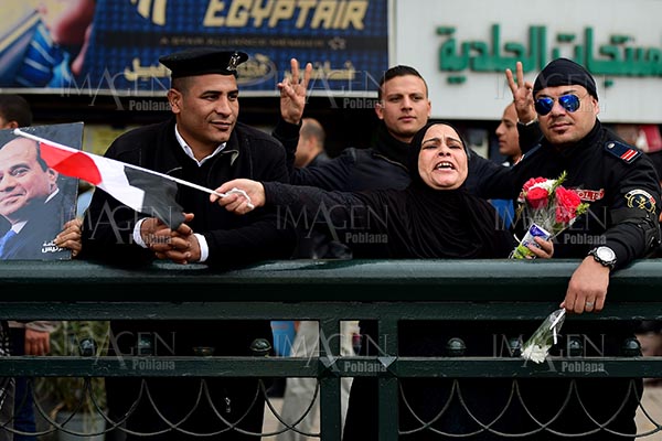 Tribunal egipcio sentencia a muerte a dos simpatizantes de Morsi