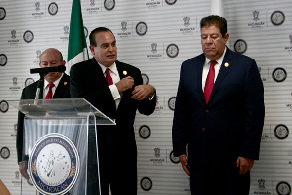 Asegura procurador que policías michoacanos desaparecidos están vivos