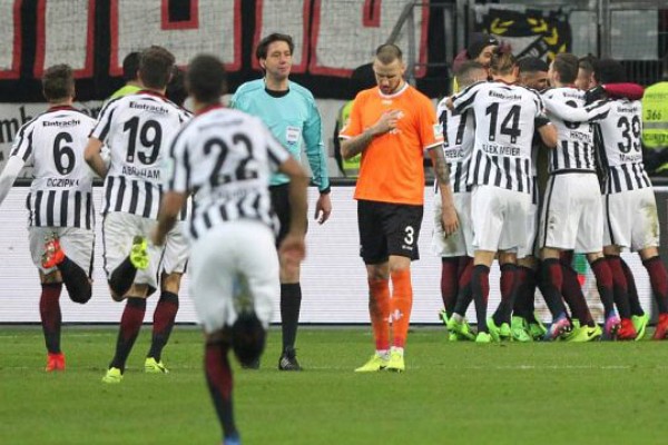 Sin Marco Fabian, Eintracht de Francfort vence 2-1 a Hannover