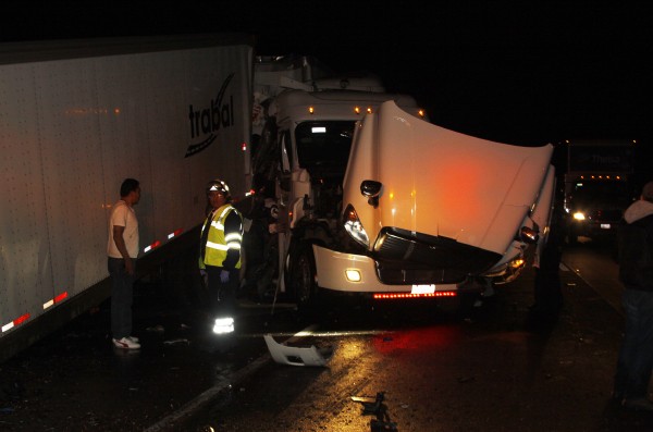 Accidente en la México-Puebla deja un muerto y 20 lesionados