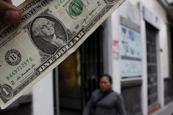 Dólar muestra descenso, se vende en $20.75 en bancos