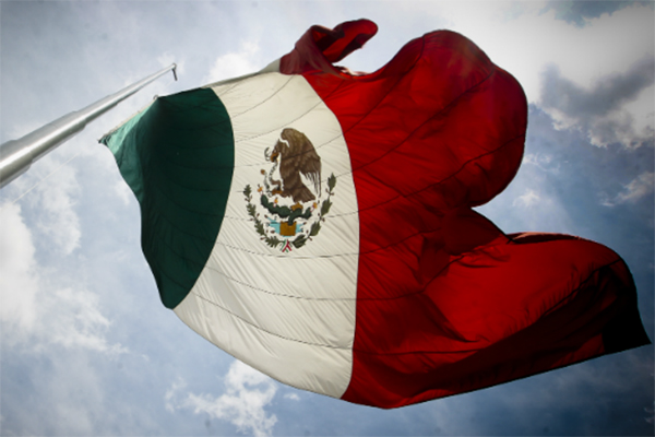 Convocan a entonar el himno mexicano como protesta