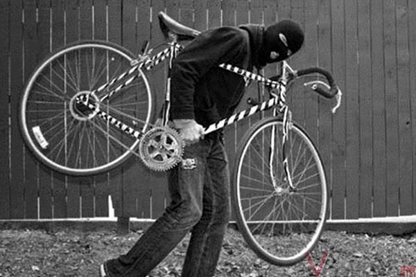 Roban bicicleta de ministro mientras daba conferencia de ciclovías