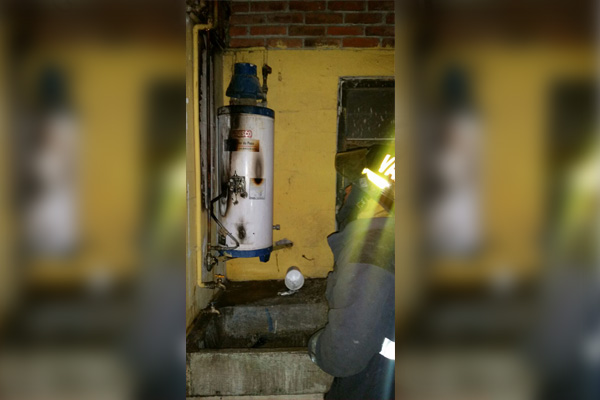 Atiende Bomberos explosión en inmueble de Plazas Amalucan