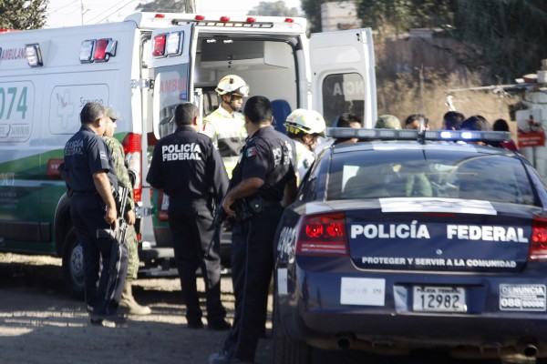 Asaltantes abren fuego contra autobús; fallece una mujer y el chofer está herido