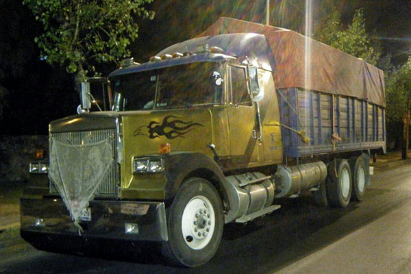 Aseguran camión con hidrocarburo de dudosa procedencia