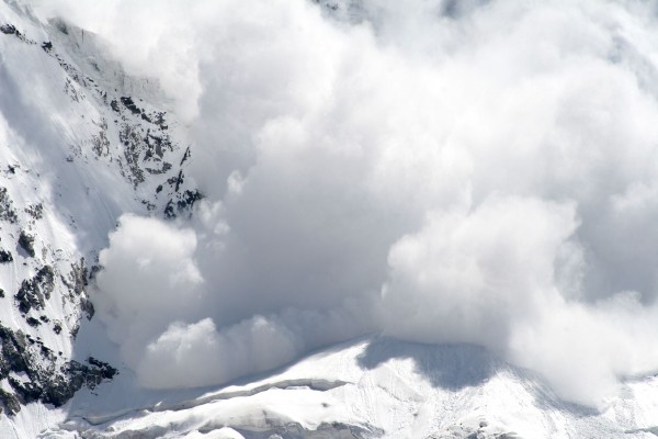 Mueren cinco personas por avalancha de nieve en Azerbaiyán