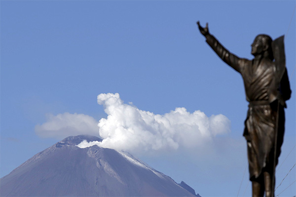Popocatépetl mantiene baja actividad volcánica