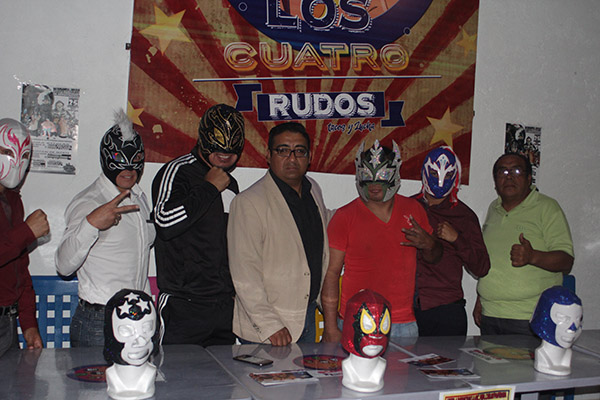 Presentan función de lucha libre a beneficio de escuela primaria