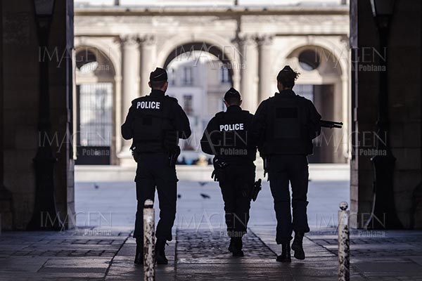 Detienen a tres jovencitas en Francia por planear atentado