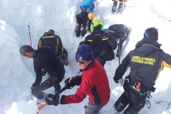 Mueren tres personas por avalancha en Alpes italianos