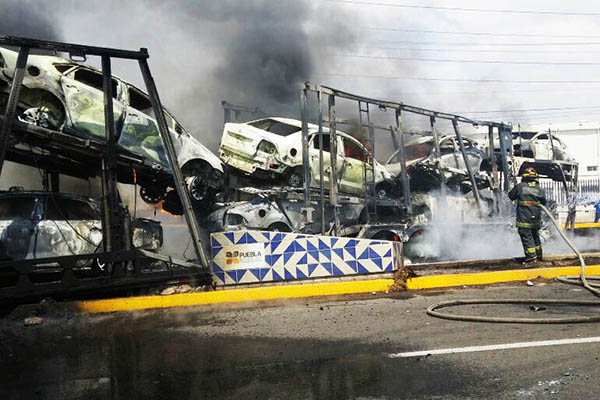 En acción inmediata, Bomberos sofocaron incendio de nodriza