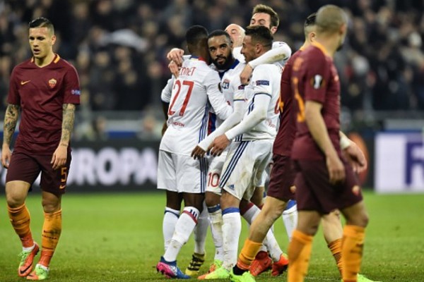 Frenética remontada tiene Lyon para golear 4-2 a Roma
