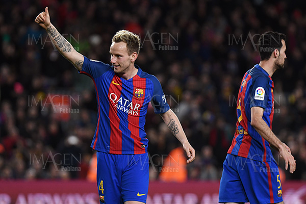 Rakitic renueva contrato con Barcelona en su cumpleaños