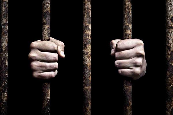 Sentencian a homicida que contactó a víctima por chat