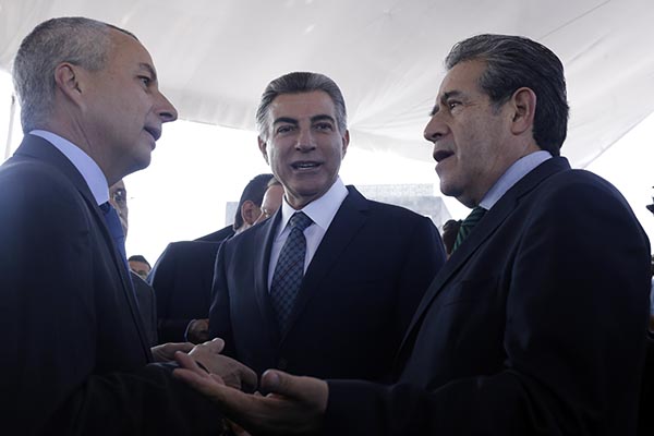 Fiscalía va por más funcionarios cómplices de huachicoleros