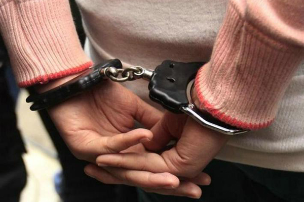 Procesan a mujer que secuestró a su sobrina en coacción con la abuela