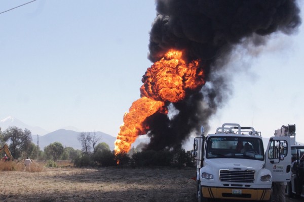 Huachicoleros provocan otra explosión en la misma toma clandestina