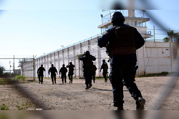Catean penal de donde se fugaron 29 internos en Ciudad Victoria