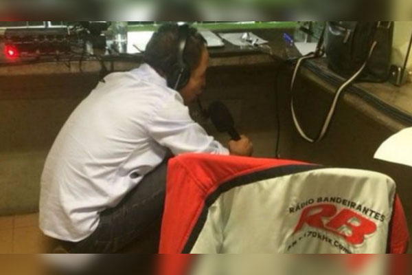 Tras amenaza, comentarista narra gol agachado en el palco