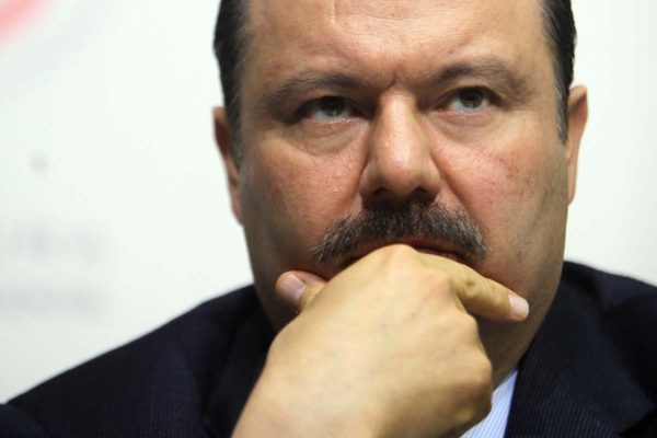 PGR pide a Interpol ficha roja para exgobernador de Chihuahua